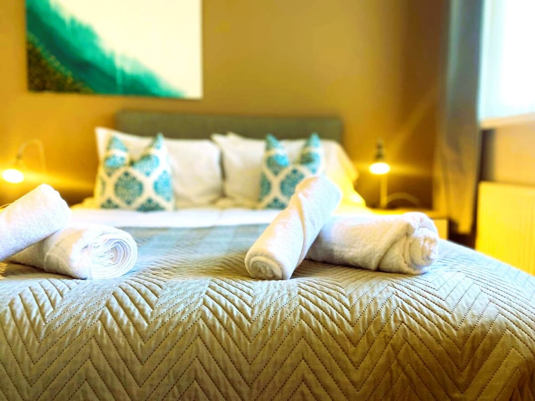 5 bed Fabulous house & FREE private parking - View 10
