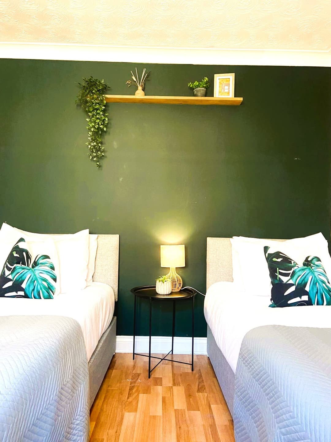 5 bed Fabulous house & FREE private parking - View 13
