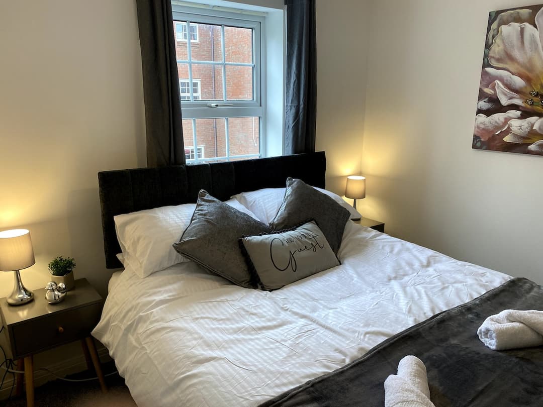 Comfortable 3-bedroom Norwich Townhouse, Garden & Parking - View 2