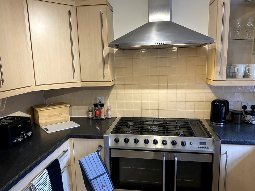 Comfortable 3-bedroom Norwich Townhouse, Garden & Parking - View 6