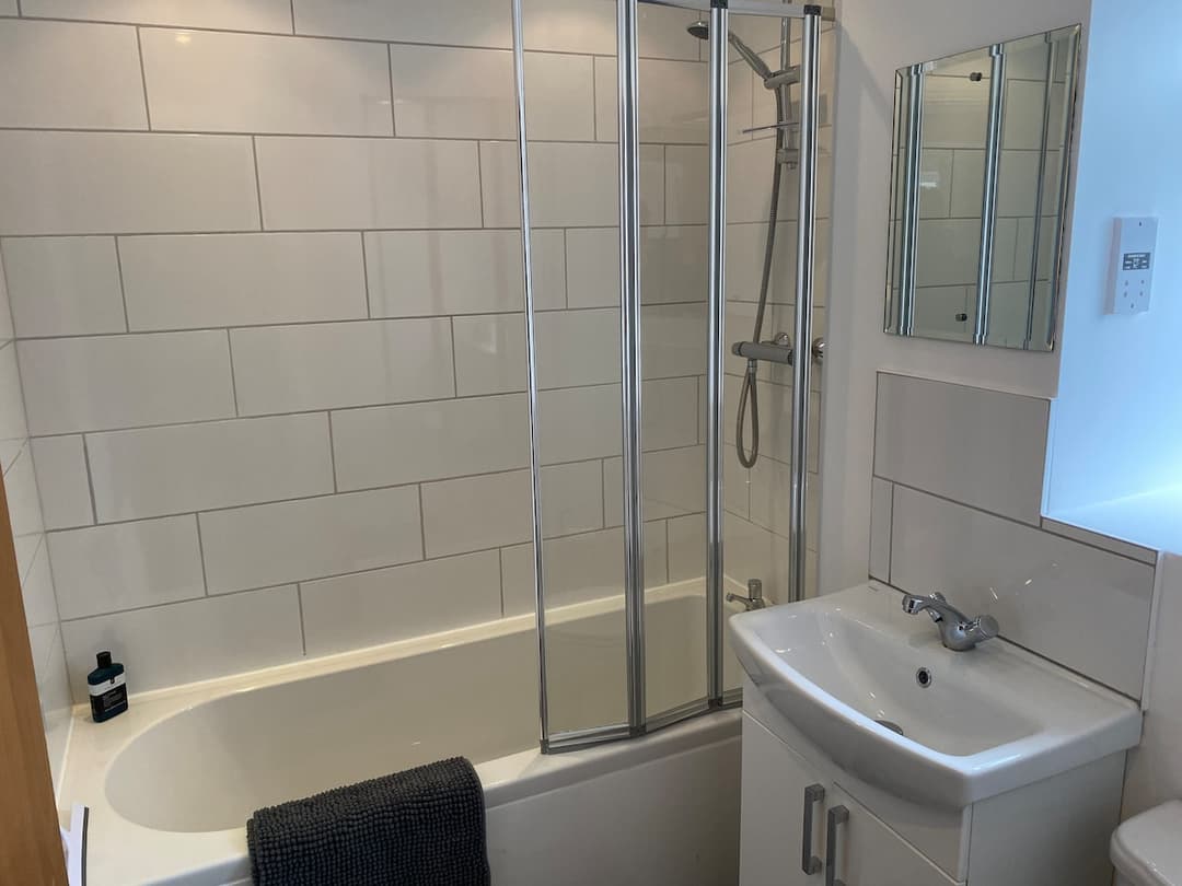 Comfortable 3-bedroom Norwich Townhouse, Garden & Parking - View 10