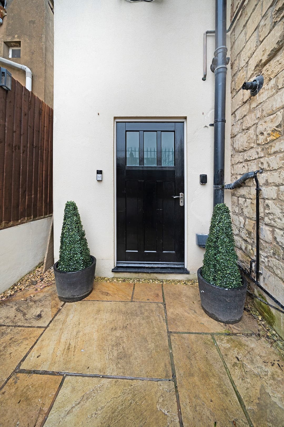 4BD/3Bath/2Car Drive/Garden/Games room/Nr Hospital - View 11