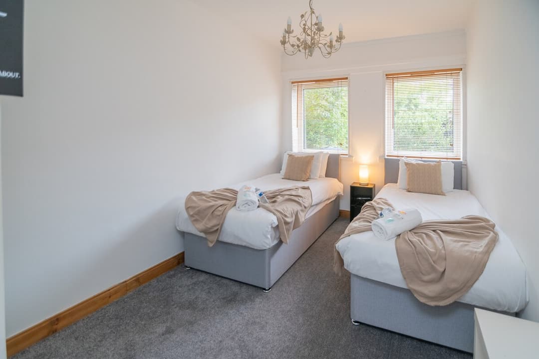 Clydebank 2 Bedroom Apartment | Parking - View 3