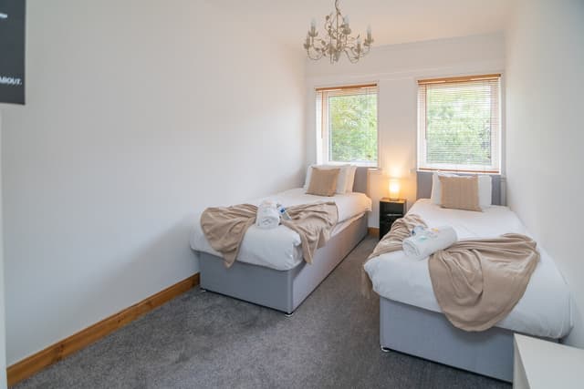 Clydebank 2 Bedroom Apartment | Parking - View 2