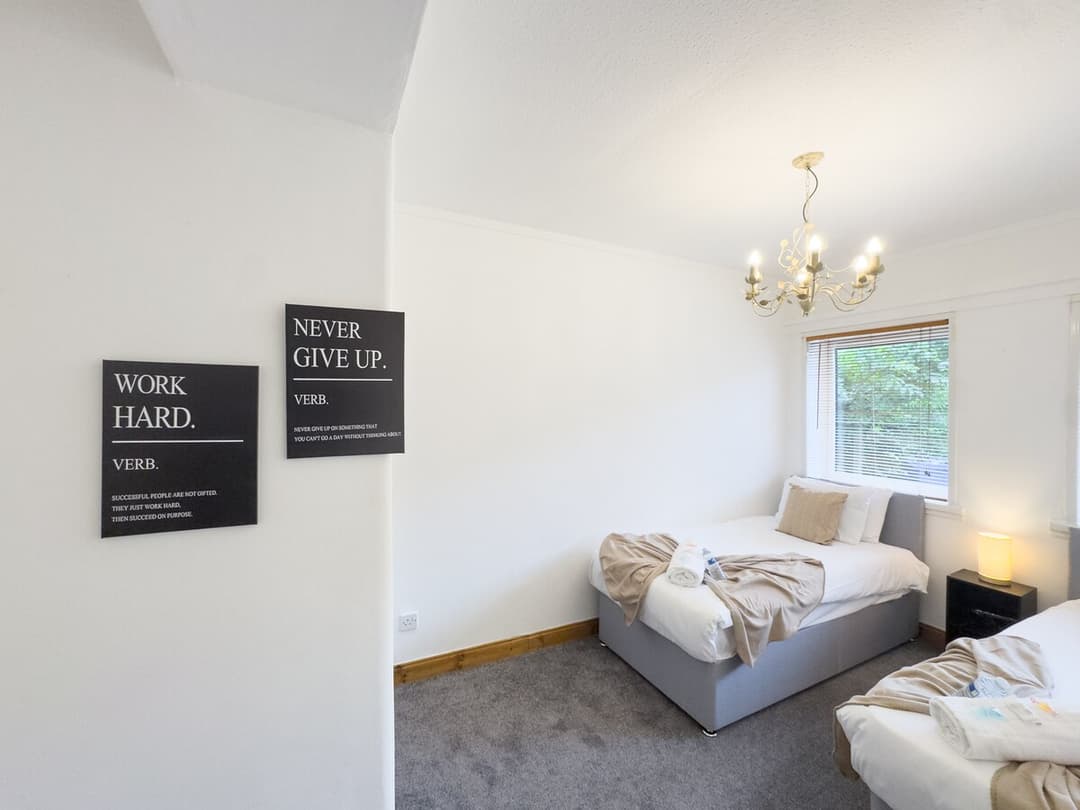 Clydebank 2 Bedroom Apartment | Parking - View 7