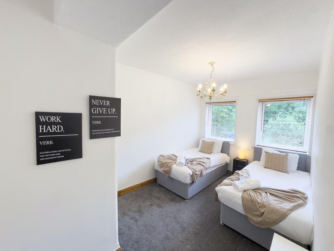 Clydebank 2 Bedroom Apartment | Parking - View 9