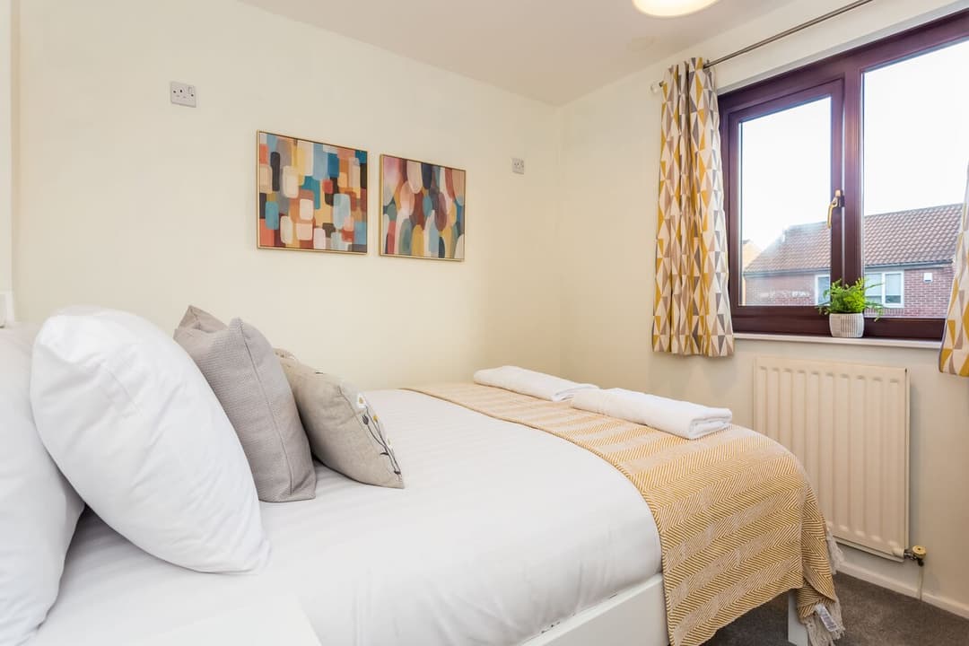 3 Bedroom House | Parking | Darlington - View 8