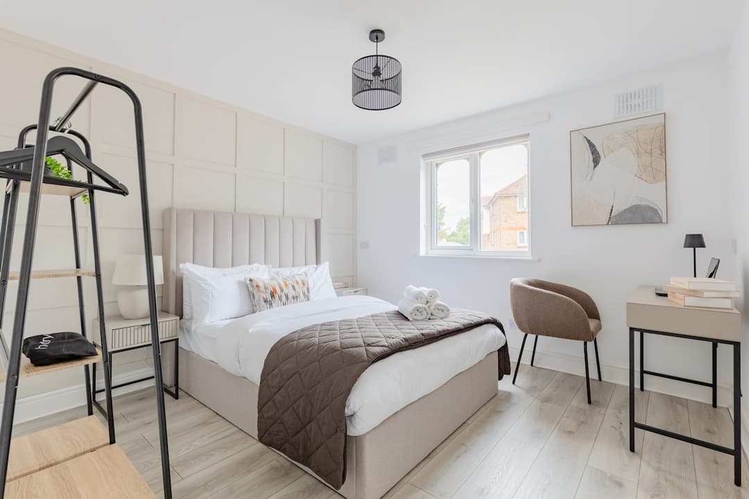Amazing Location - West London - Station Access - View 2