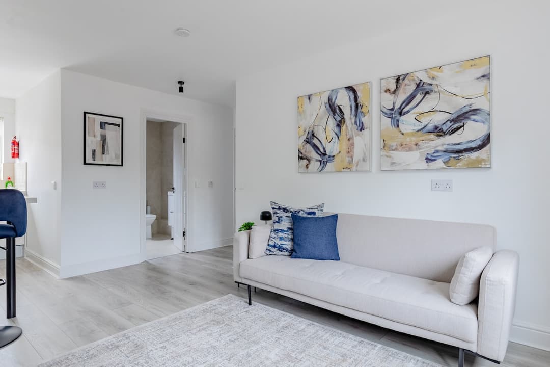 Amazing Location - West London - Station Access - View 4