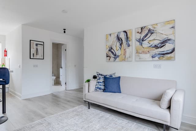 Amazing Location - West London - Station Access - View 3