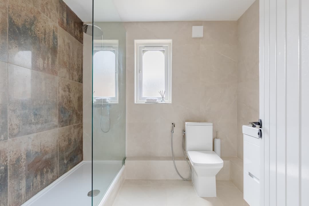Amazing Location - West London - Station Access - View 6