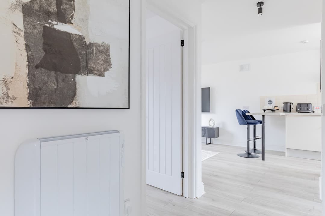 Amazing Location - West London - Station Access - View 9