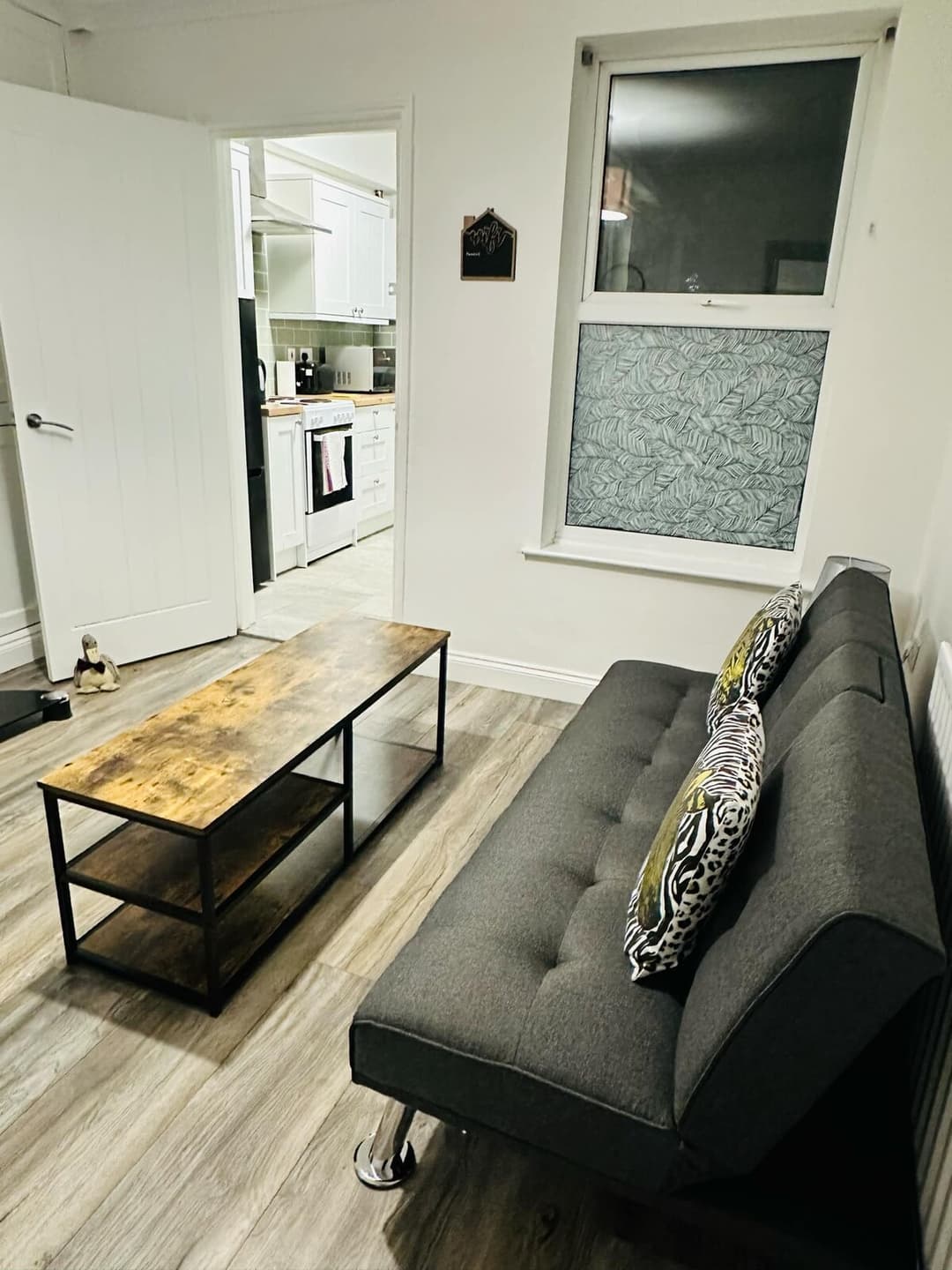 Stylish 2 Bed, Free Parking, Central Location Lincoln - View 1