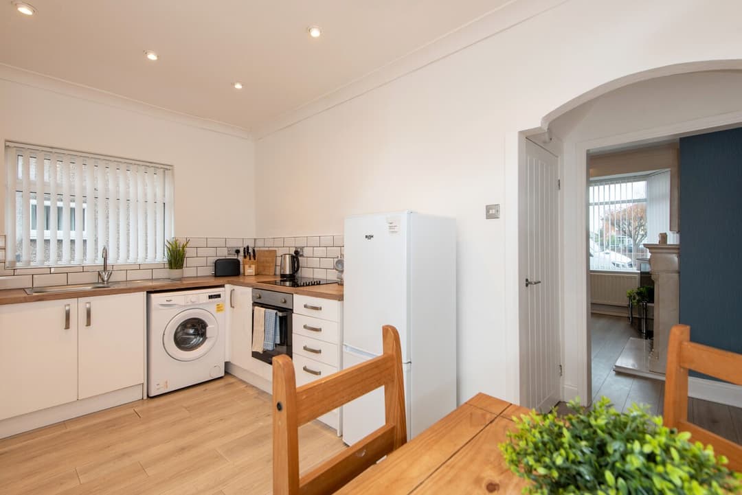 2 Bedroom House Darlington | Parking - View 6