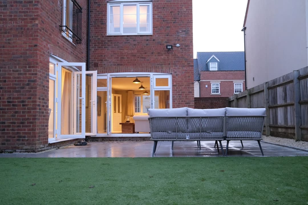 Luxury 6-bedroom Bicester Village | Bicester Golf Course - View 7