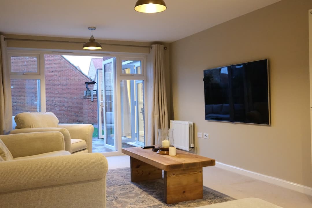 Luxury 6-bedroom Bicester Village | Bicester Golf Course - View 6