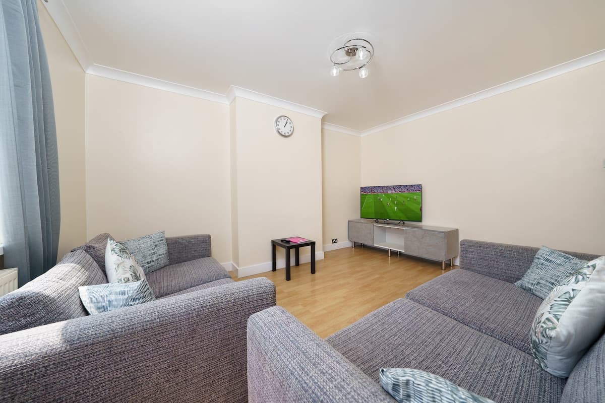 Heathrow 2 Bedroom Apartment
