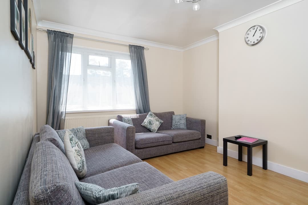 Heathrow 2 Bedroom Apartment - View 2