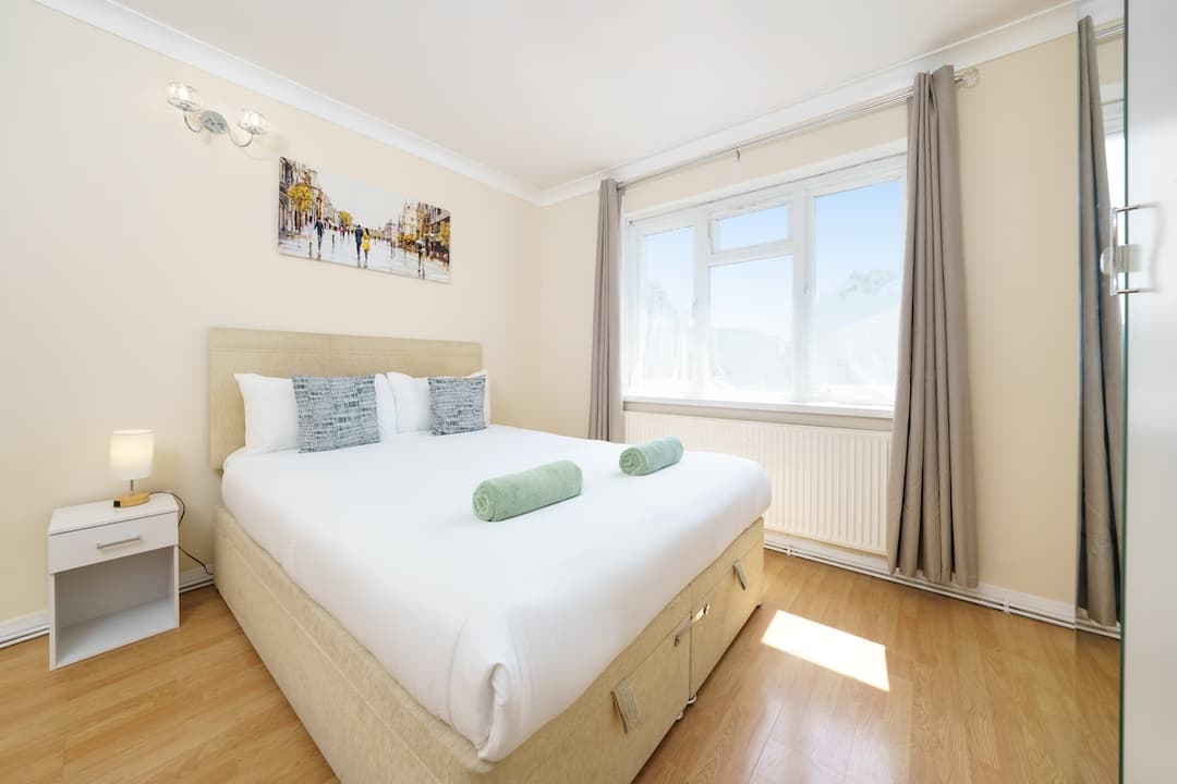 Heathrow 2 Bedroom Apartment - View 3