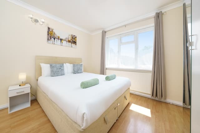 Heathrow 2 Bedroom Apartment - View 2