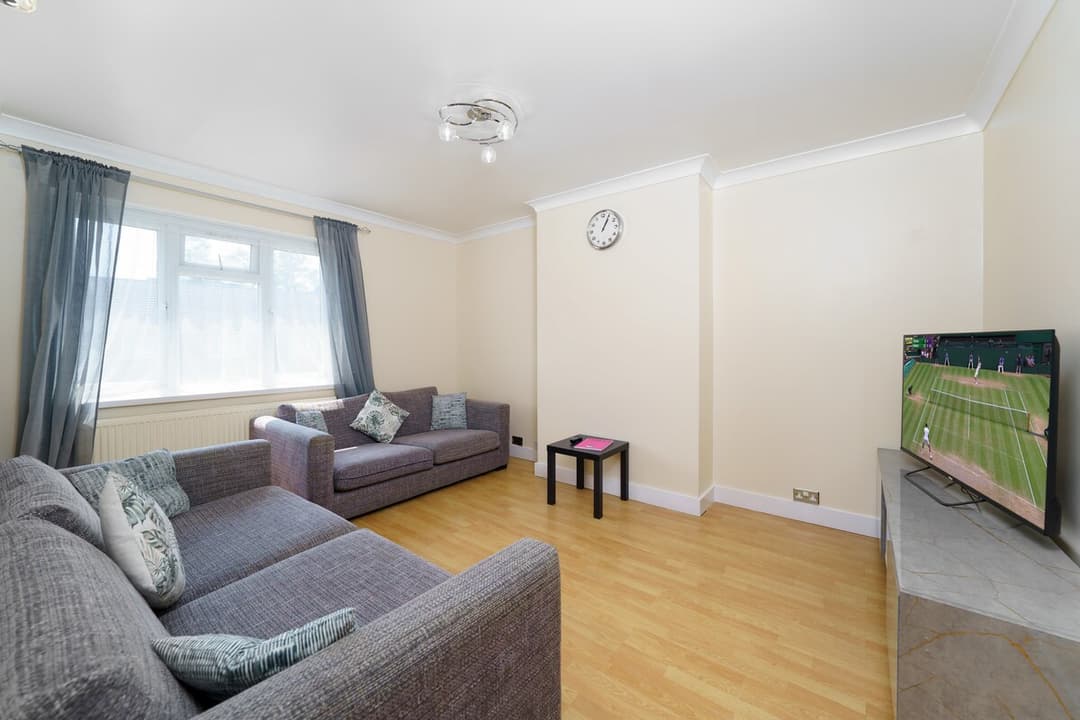 Heathrow 2 Bedroom Apartment - View 8