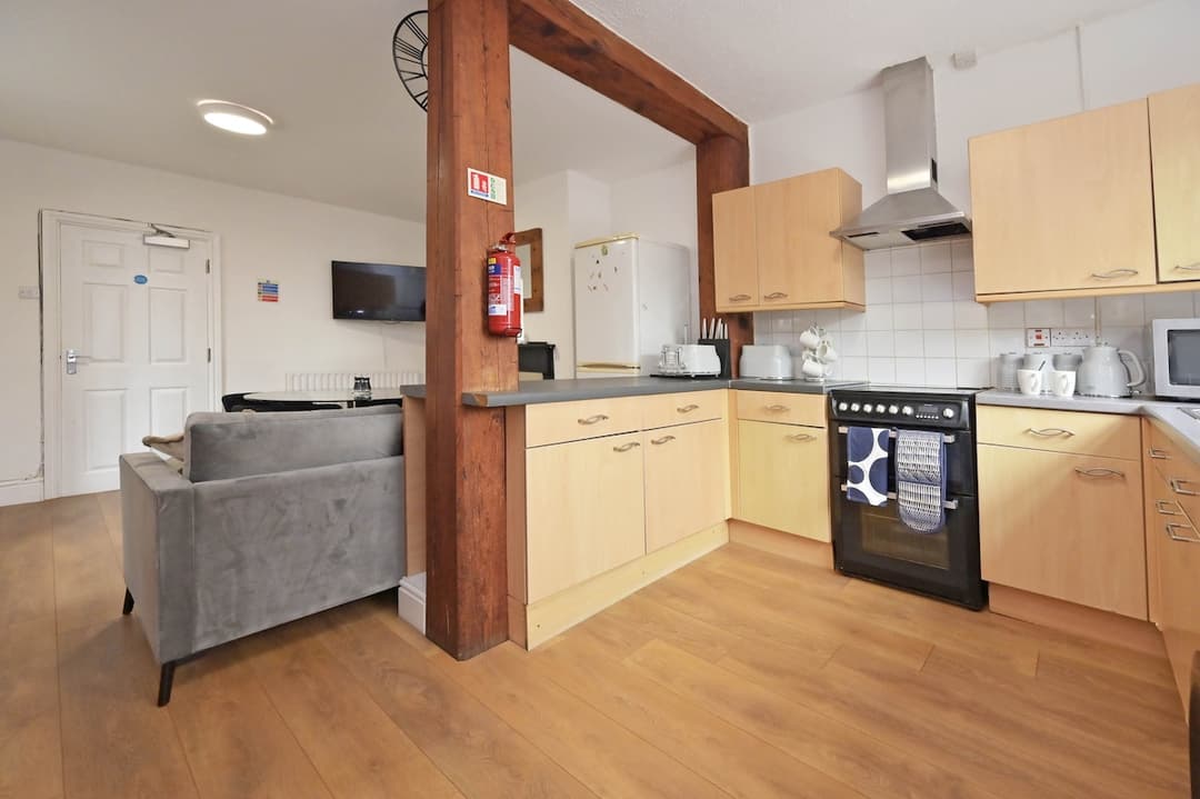Entire 6 Bedroom 2 Bathroom Home In Cheshire East, United Kingdom  - View 3