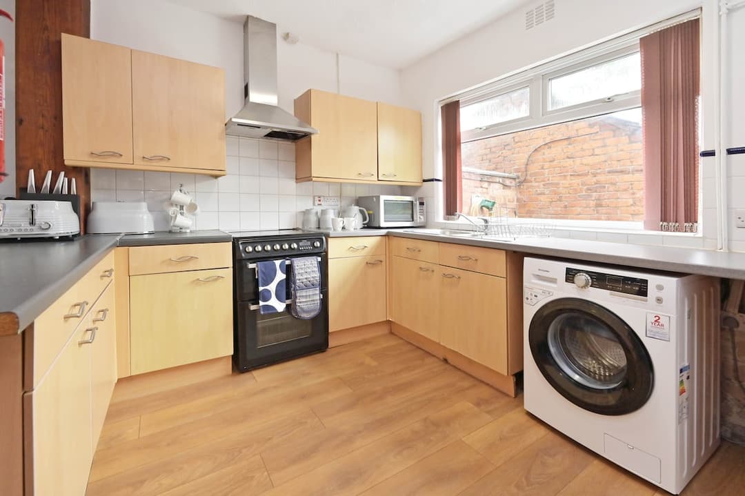 Entire 6 Bedroom 2 Bathroom Home In Cheshire East, United Kingdom  - View 4