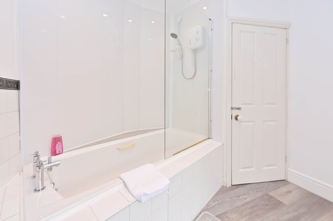 Entire 6 Bedroom 2 Bathroom Home In Cheshire East, United Kingdom  - View 6