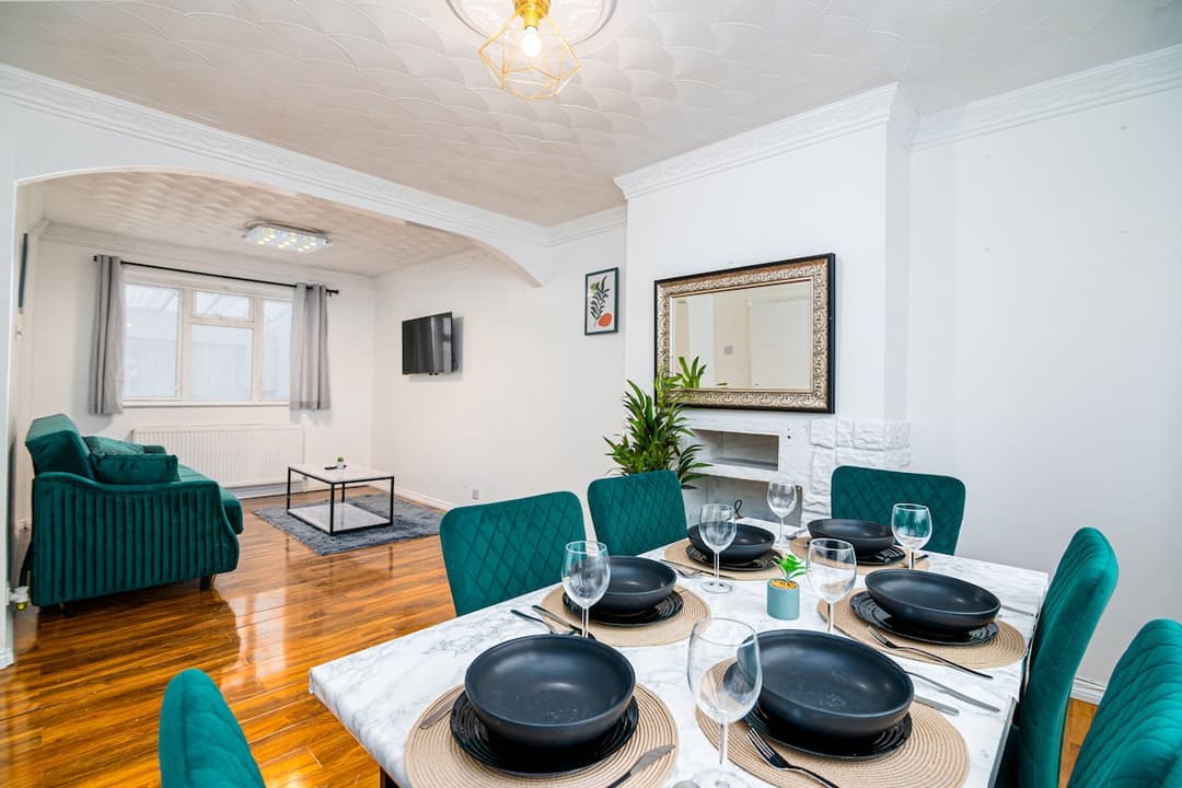 Bright & Spacious 3-Bed Abbey Wood Elizabeth Line - View 1