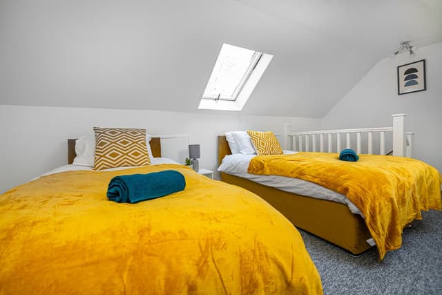 Bright & Spacious 3-Bed Abbey Wood Elizabeth Line - View 1