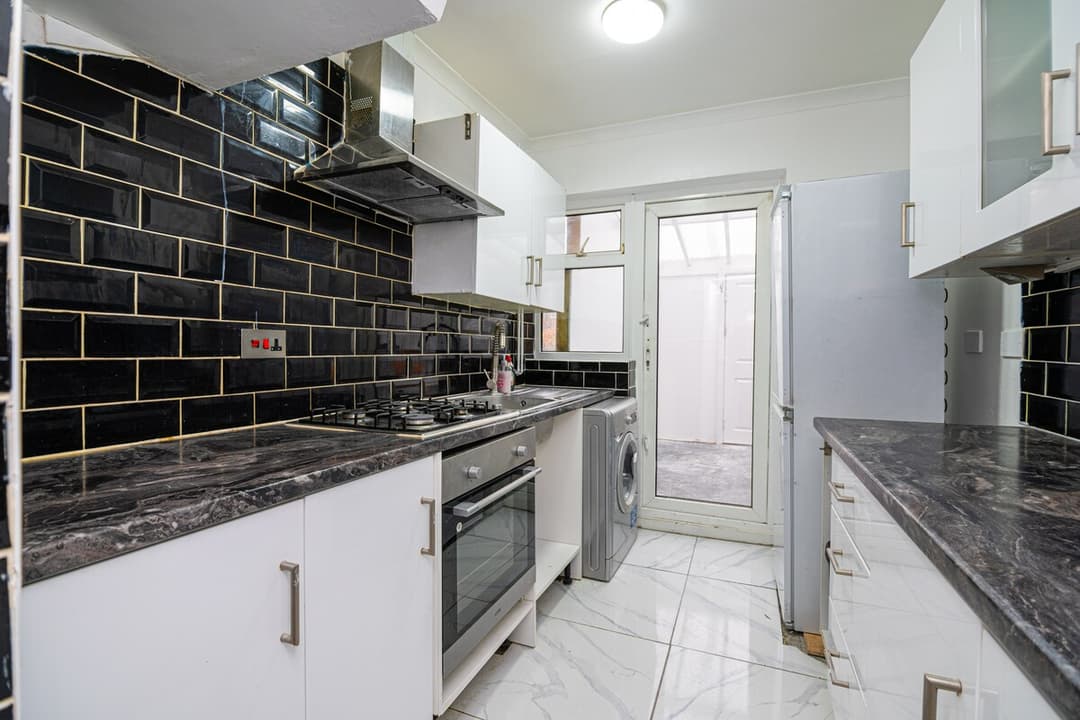 Bright & Spacious 3-Bed Abbey Wood Elizabeth Line - View 8