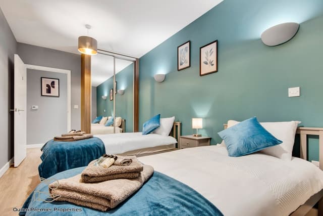 Deluxe Croydon Apartment - NHS & Professionals - View 1