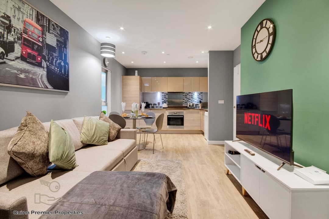 Deluxe Croydon Apartment - NHS & Professionals - View 1