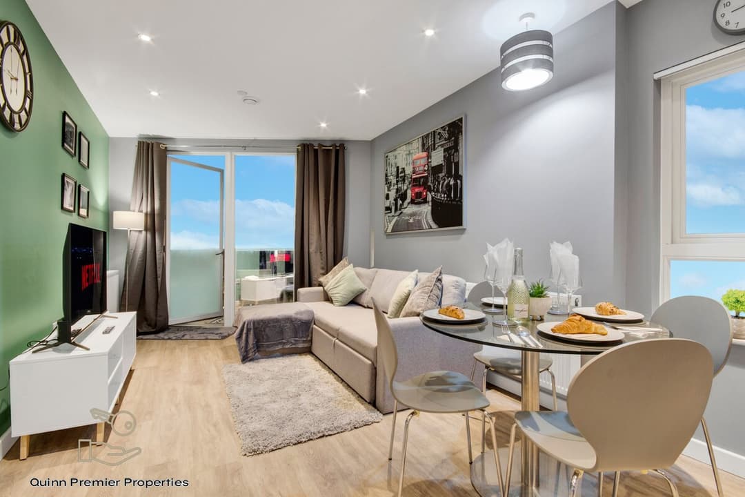 Deluxe Croydon Apartment - NHS & Professionals - View 5