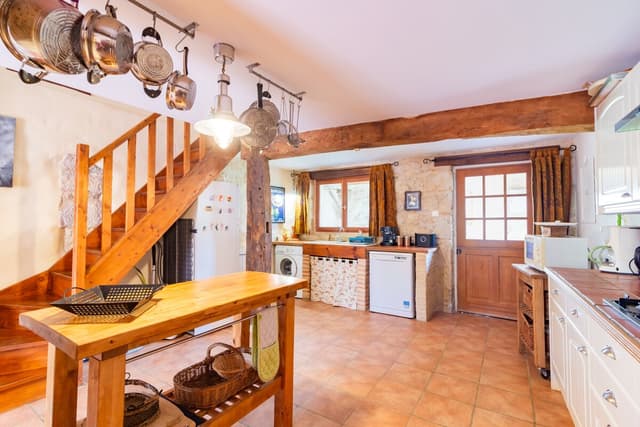 A Charming 4 Bedroom | 4 Bathroom Home | Jacuzzi - View 4