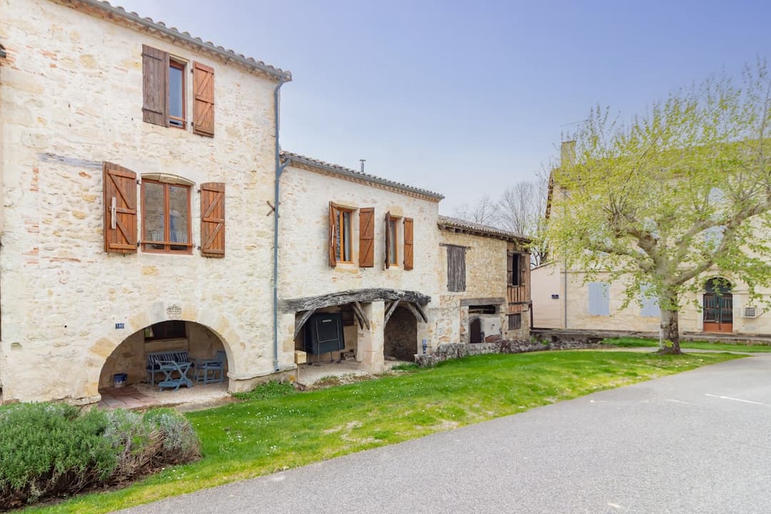 A Charming 4 Bedroom | 4 Bathroom Home | Jacuzzi - View 8