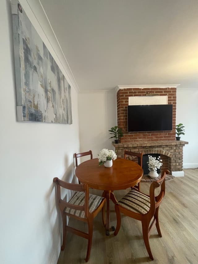 Spacious 2 Bedroom East London Flat With Parking - View 1