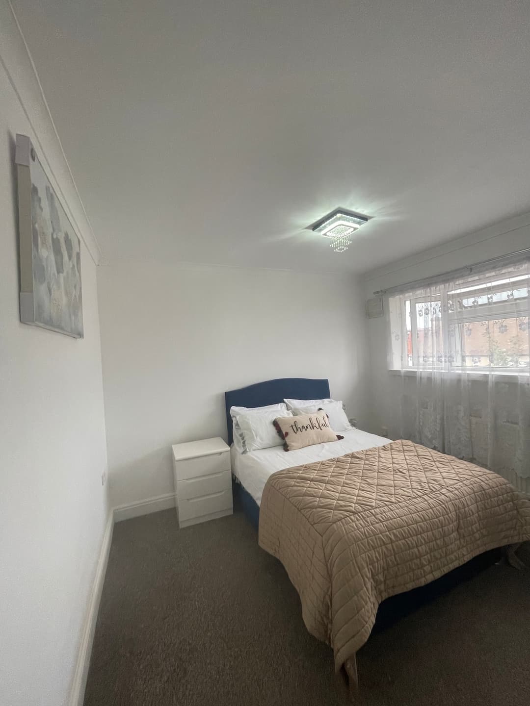 Spacious 2 Bedroom East London Flat With Parking - View 3