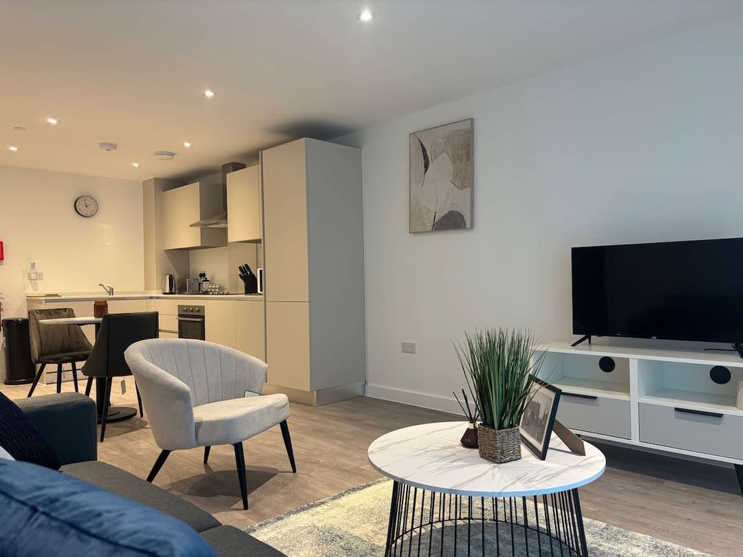 Stylish 1-Bedroom Apartment in central Birmingham - View 3