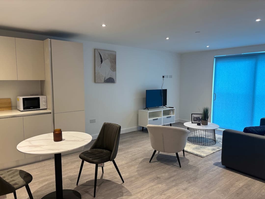 Stylish 1-Bedroom Apartment in central Birmingham - View 9