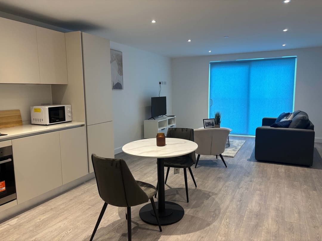 Stylish 1-Bedroom Apartment in central Birmingham - View 10