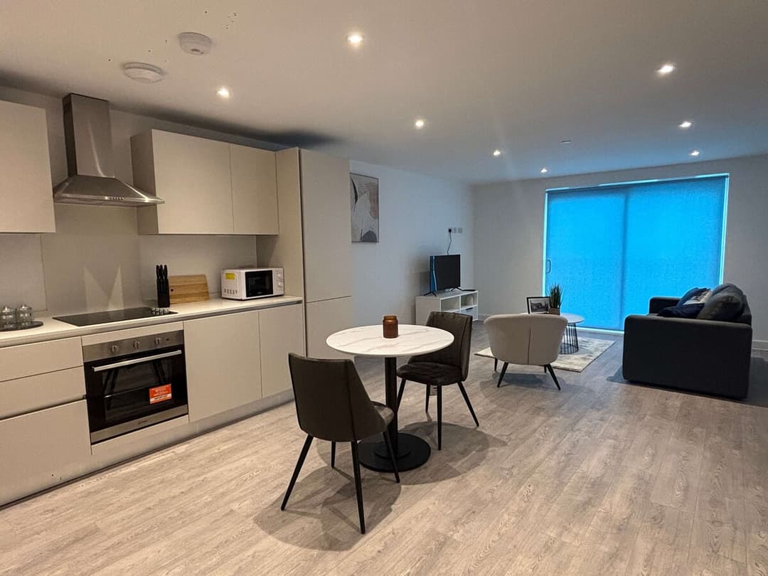 Stylish 1-Bedroom Apartment in central Birmingham - View 11