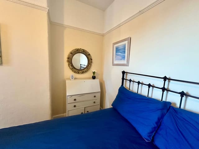 4 Bed Homely Retreat In Wolverhampton - View 4