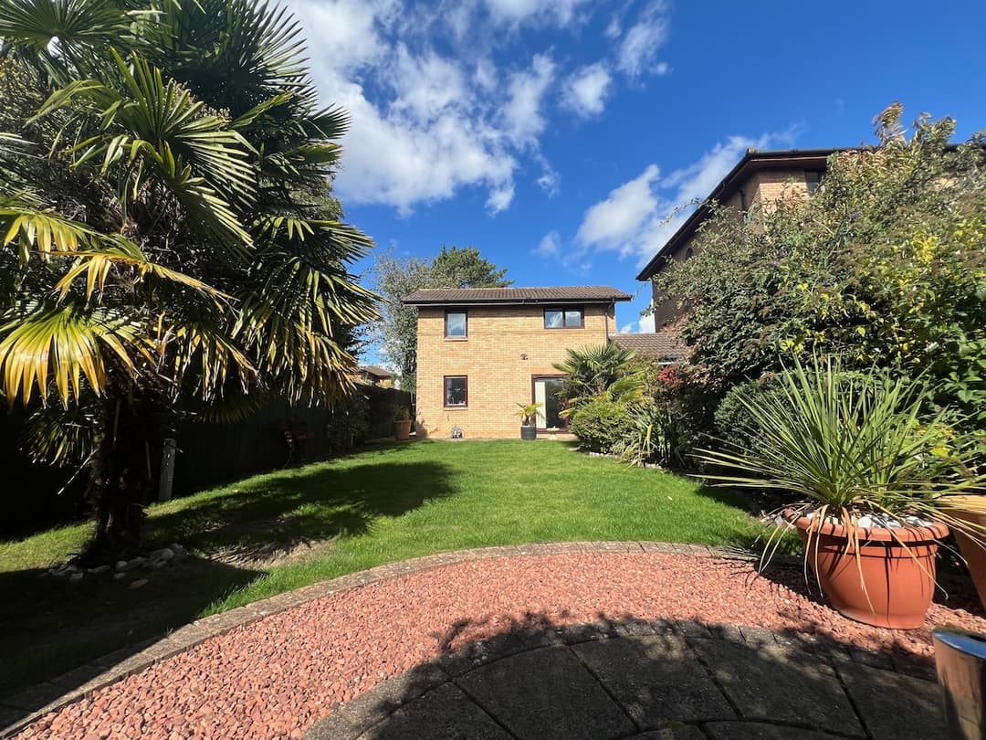 Two Bedroom Sleeps 4, Centre Milton Keynes, Parking, Wifi, Desk - View 4