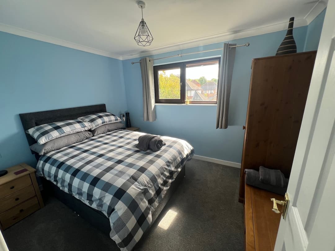 Two Bedroom Sleeps 4, Centre Milton Keynes, Parking, Wifi, Desk - View 51
