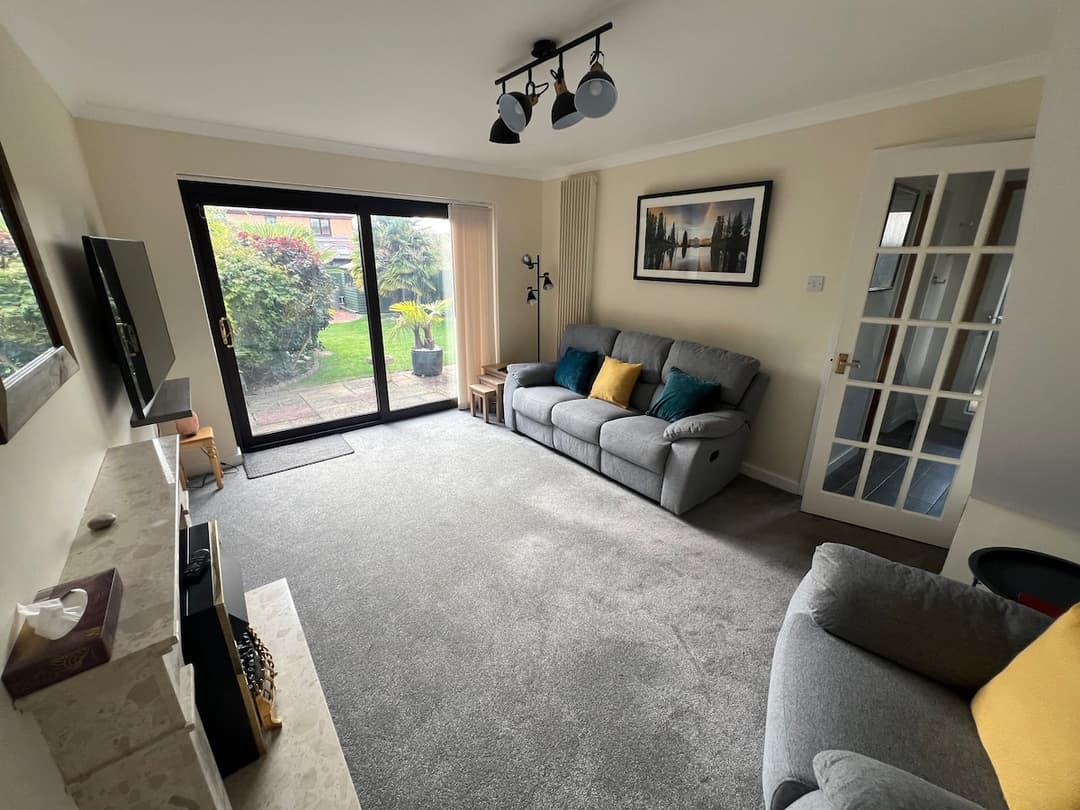 Two Bedroom Sleeps 4, Centre Milton Keynes, Parking, Wifi, Desk - View 3
