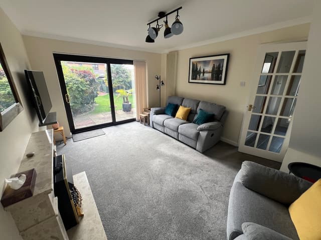 Two Bedroom Sleeps 4, Centre Milton Keynes, Parking, Wifi, Desk - View 2
