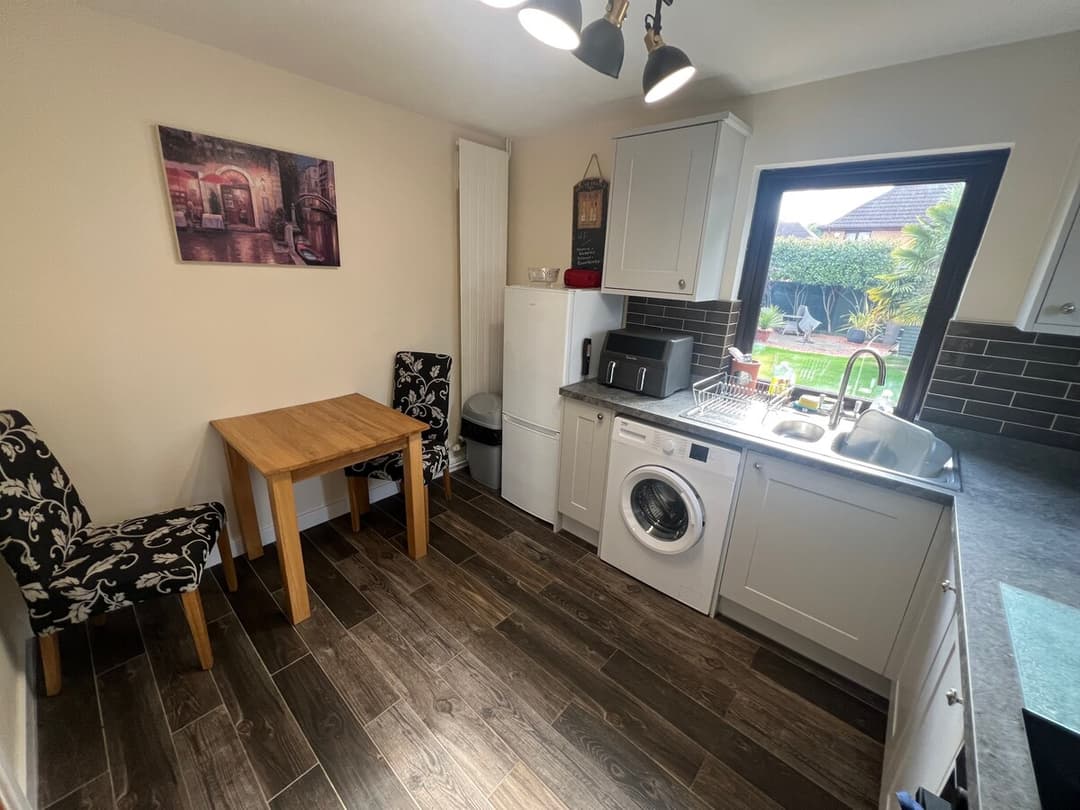 Two Bedroom Sleeps 4, Centre Milton Keynes, Parking, Wifi, Desk - View 53