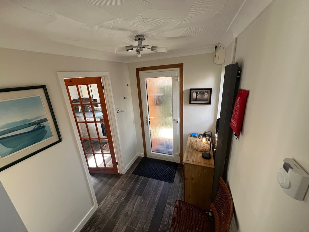 Two Bedroom Sleeps 4, Centre Milton Keynes, Parking, Wifi, Desk - View 54