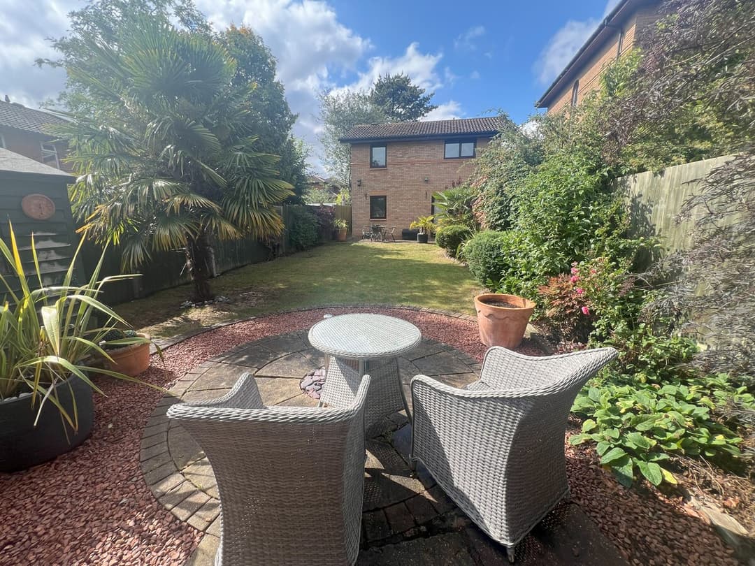 Two Bedroom Sleeps 4, Centre Milton Keynes, Parking, Wifi, Desk - View 56